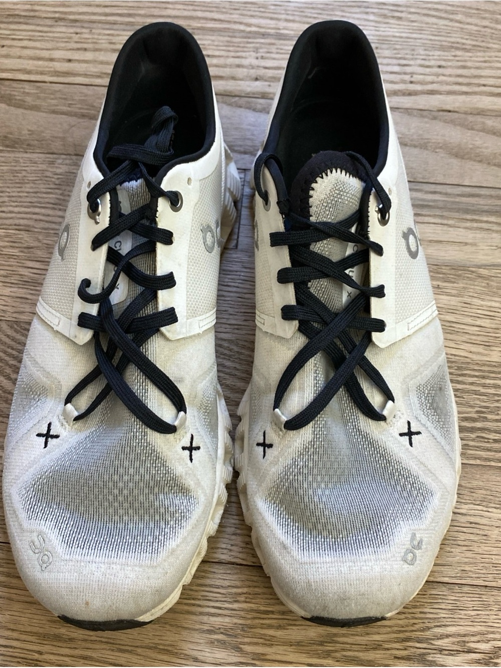 On Running Helion Men's White Athletic Sneakers with Black Laces - size 8